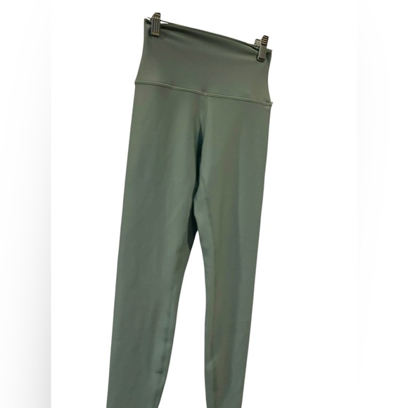 NWT Alo Yoga 7/8 airlift leggings SOFT SEAGRASS Size XS - Picture 2 of 4